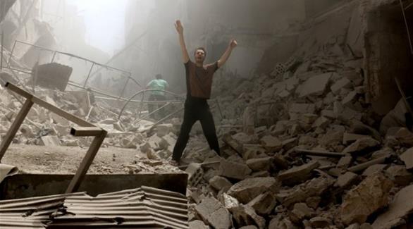 آثار القصف في حلب (أ ف ب)