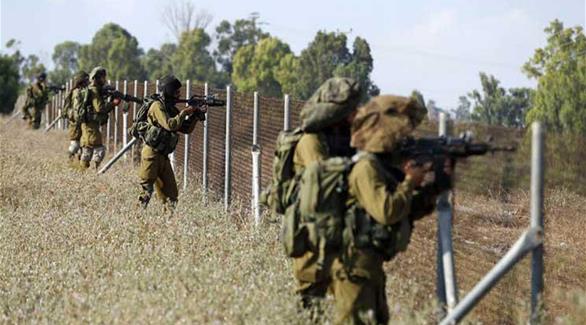 قوات إسرائيلية تطلق النار تجاه غزة (أرشيف)