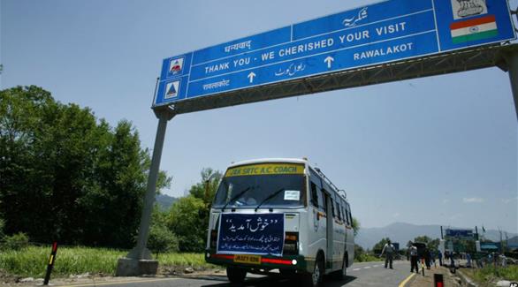 حافلة تعبر الحدود الباكستانية الهندية(أرشيف)