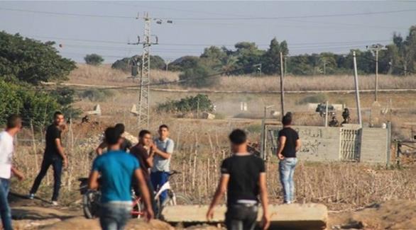 شبان فلسطينيون قبالة الحدود الشرقية لقطاع غزة (أرشيف)