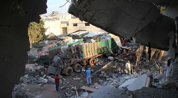 قافلة مساعدات في ضواحي حلب ، في اليوم التالي لقصف قافلة مساعدات(أ ف ب)