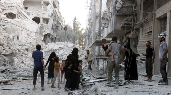 مدنيون في حلب (أ ف ب)