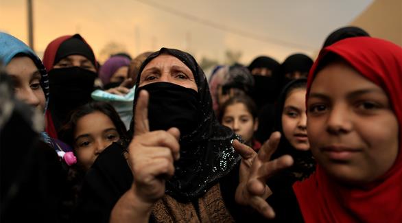 نازحون من الموصل في القيارة (رويترز)