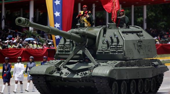 دبابة من الجيش الفنزويلا تشارك في احد العروض العسكرية (أرشيف)