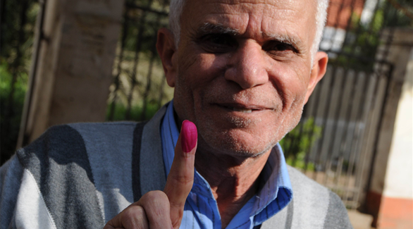 أحد المصريين بعد إدلائه بصوته في الاستفتاء(24 ـ أحمد حماد)