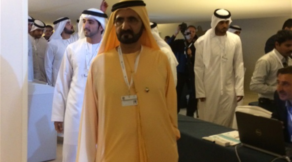 نائب رئيس الدولة رئيس مجلس الوزراء حاكم دبي الشيخ محمد بن راشد آل مكتوم خلال جولته في غرفة الإعلاميين