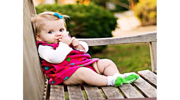 مساعدة الرضيع على الجلوس تسبب تشوهات جسدية 201406090134116