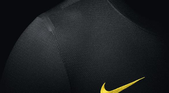 قميص برشلونة (موقع Nike)