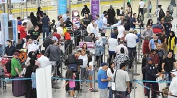 مسافرون  ينهون اجراءات السفر لقضاء إجازة العيد خارج الكويت﻿
