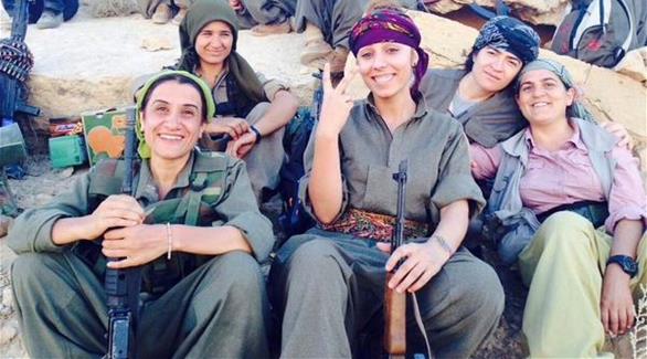 مقاتلات أكراد من داخل كوباني