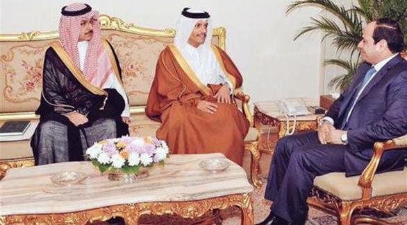 السيسي مع المبعوث الخاص للعاهل السعودي خالد التويجري (أرشيف)