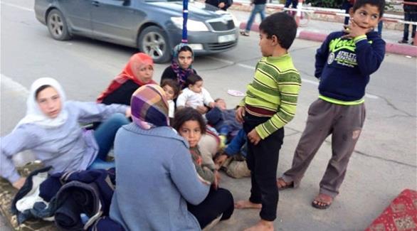 أفراد العائلة الفلسطينية بعد طردهم من منزلهم في غزة  