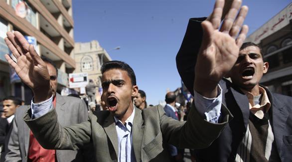 متظاهر ضد الحوقي في إحدى التجمعات في عدن