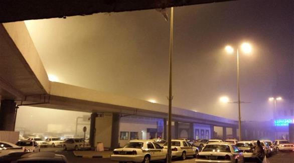 جانب من ضباب صباح اليوم في مطار الكويت الدولي (تويتر)