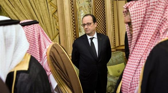 الرئيس الفرنسي في عزاء الملك عبدالله (أ ف ب)