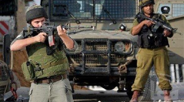 القوات الإسرائيلية تطلق النار على شاب فلسطيني (أرشيف)
