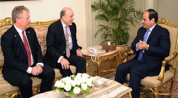 رئيس سيمنز العالمية وسط الصورة يؤكد للسيسي حرص الشركة الألمانية على دعم مشاريع الطاقة في مصر(فادي فارس)