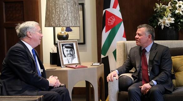 العاهل الأردني في استقباله لوزير الدولة البريطاني للشؤون الدفاعية مايكل فالون (البترا)