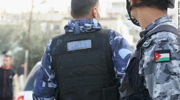الأمن العام يلقي القبض على تجار أسلحة بالأردن (أرشيف)