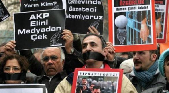 تظاهرة سابقة بتركيا تنديداً بقمع الحريات (أرشيف)