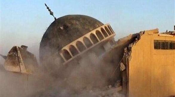 داعش يهدم مسجد تاريخي وسط الموصل (أرشيف)