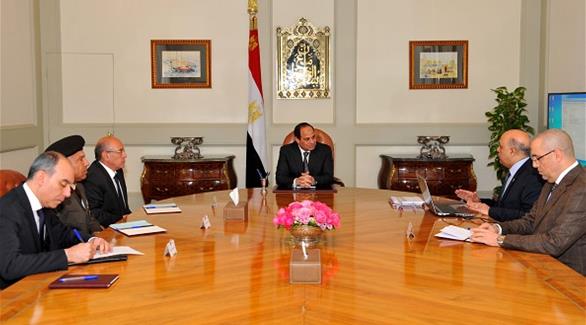 الرئيس المصري عبدالفتاح السيسي يعقد اجتماعاً حول مشروع القرى المنتجة والمجتمعات العمرانية (24 - محمد فرج)