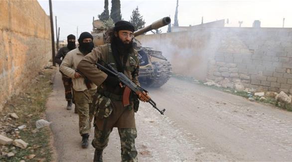 مقاتلون إسلاميون على مشارف مدينة إدلب قبيل دخلوها (أرشيف)