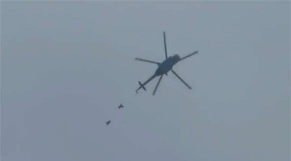 طائرة سورية تلقي براميلها المتفجرة (أرشيف)