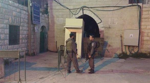 مكان العملية التي نفذها الفلسطيني ضد جندي إسرائيلي قرب الحرم الإبراهيمي (صفا)