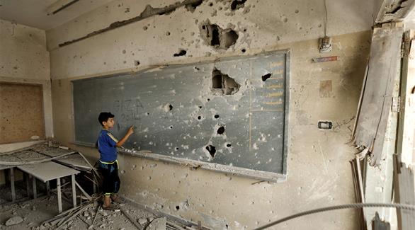 طفل في إحدى مدارس غزة المدمرة (أرشيف)