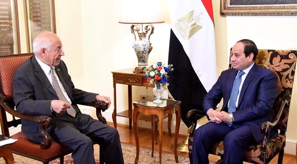 الرئيس المصري خلال لقائه بفاروق الباز (المصدر)