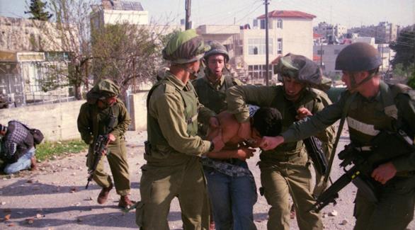 إسرائيل تعتقل فلسطينيين(أرشيف)