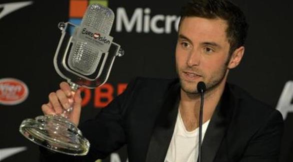السويدي مانس زيلمرلوف يفوز بجائزة مسابقة الأغنية الأوروبية "يوروفيجن" (أ ف ب)