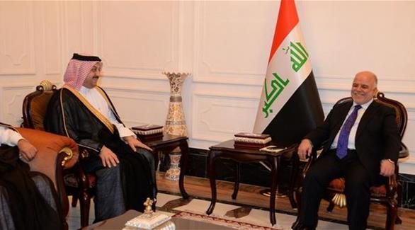 رئيس الوزراء العراقي حيدر العبادي خلال استقباله لوزير الخارجية القطري خالد العطية (قنا)