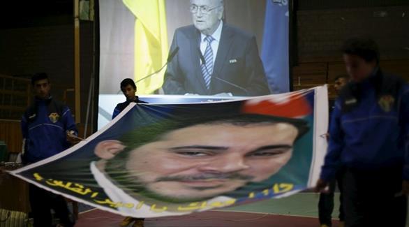 أردنيون يساندون علي بن الحسين رغم انسحابه (رويترز)