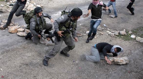 قوّات الاحتلال اعتقلت شابين أثناء مداهمة المخيم أحدهما بعد إصابته بالرصاص الحيّ(صفا)