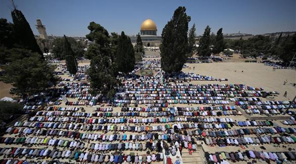 فلسطينيون يقيمون صلاة الجمعة في الحرم القدسي الشريف (24)