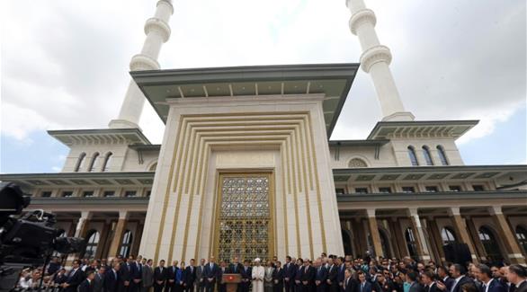
أردوغان يفتتح مسجداً ضخماً داخل قصره المثير للجدل(أ ف ب)