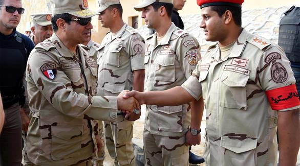 الرئيس المصري عبد الفتاح السيسي  خلال تفقده شمال سيناء (المصدر)