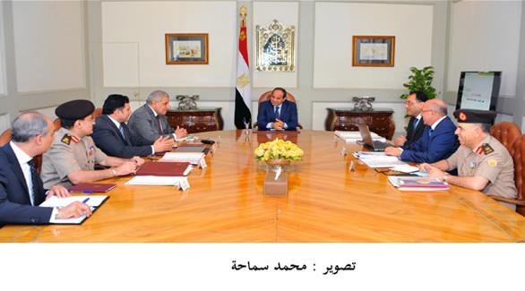 الرئيس السيسي يعقد اجتماعًا مع محلب ووزراء الإسكان والموارد المائية والزراعة  (المصدر)