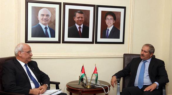 وزير الخارجية الأردني ناصر جودة ونظيره الفلسطيني صائب عريقات (بترا)