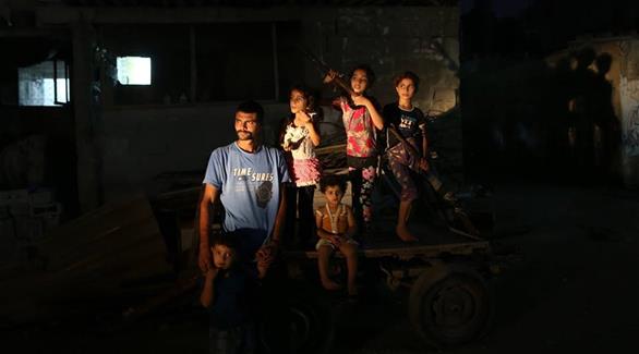 فلسطينيون خارج منازلهم في الصيف (سوا - الفلسطينية)