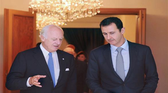 الرئيس السوري بشار الأسد والمبعوث الأممي إلى سوريا ستيفان دي ميستورا (أرشيف)