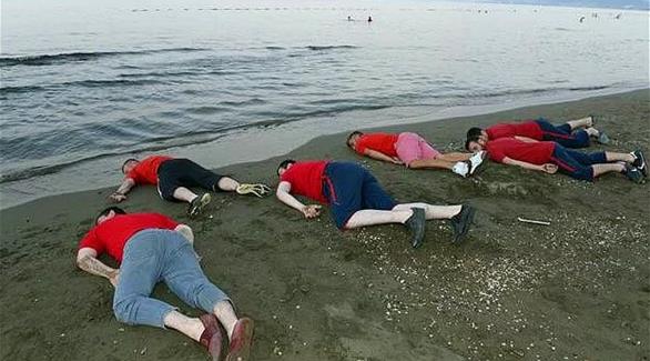 لقطة للشباب على أحد شواطئ تركيا 