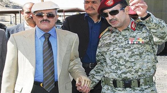الرئيس المخلوع علي صالح ونجله الأكبر أحمد علي (أرشيف)