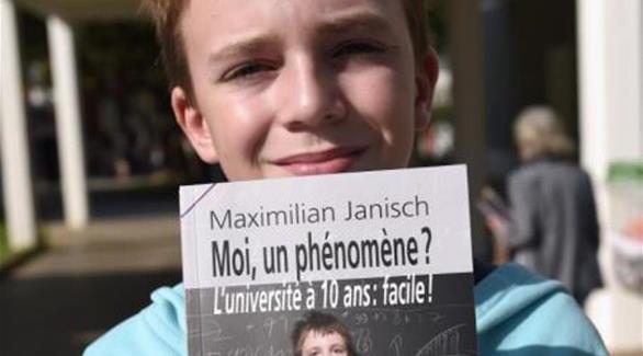 الطفل السويسري ماكسيميليان يانيش المتفوق جداً في الرياضيات واللغات (أ ف ب)