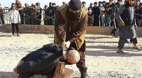 داعش ينفذ حكم الإعدام رمياً عن السطح في أحد ضحاياه(أرشيف)