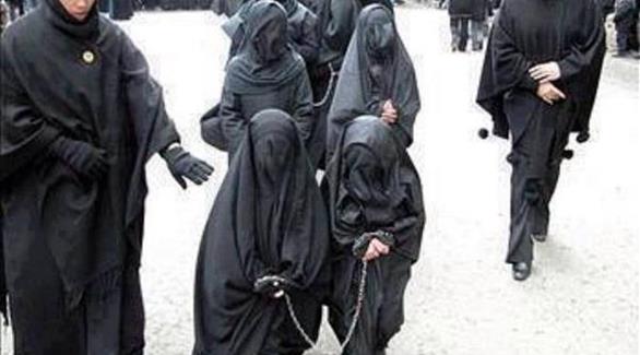 أسيرات سوريات لدى نساء داعش (أرشيف)
