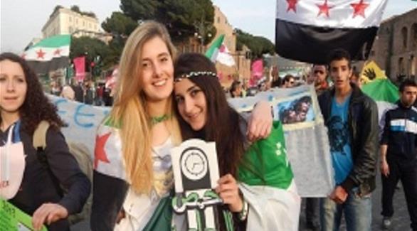 الرهينتان الإيطاليتان المحررتان بعد دفع 12 مليون دولار لجبهة النصرة في سوريا(أرشيف)