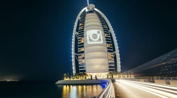 وضع شعار إنستغرام على واجهة برج العرب احتفالاً بالذكرى السنوية الخامسة لإطلاقه